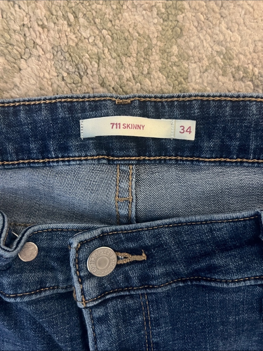 Levi's 711 Skinny Jeans in Medium Blue - Women's 16-18